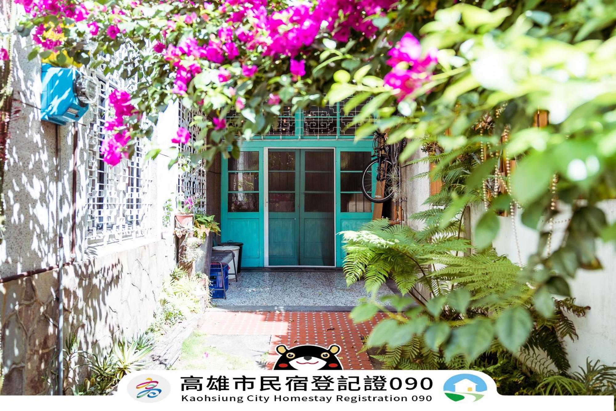 With Inn Hostel Kaohsiung Extérieur photo