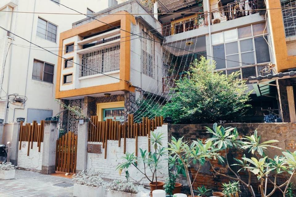 With Inn Hostel Kaohsiung Extérieur photo