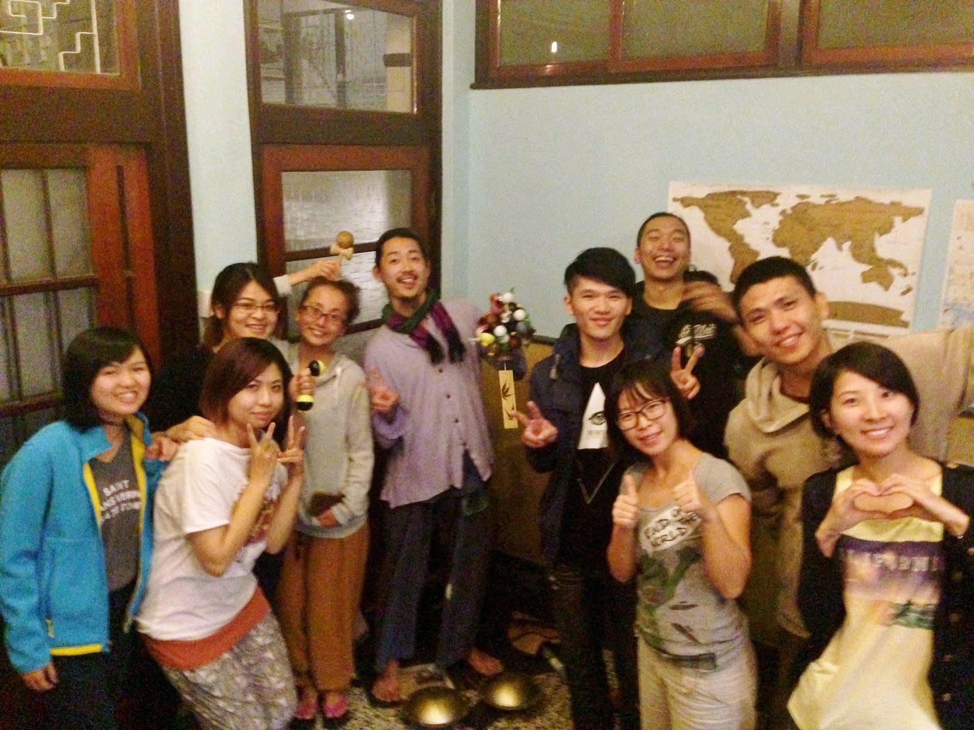 With Inn Hostel Kaohsiung Extérieur photo