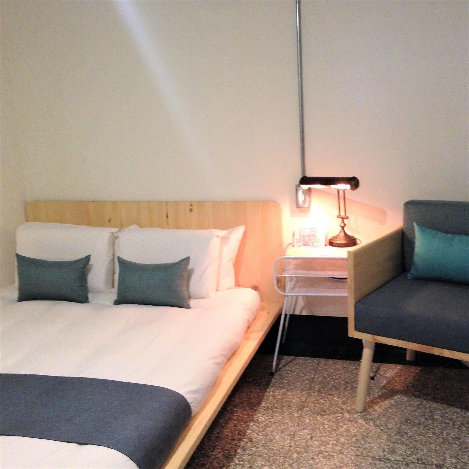 With Inn Hostel Kaohsiung Extérieur photo