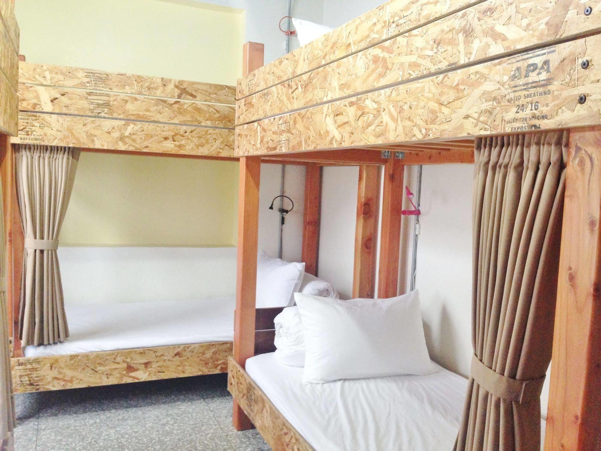 With Inn Hostel Kaohsiung Extérieur photo
