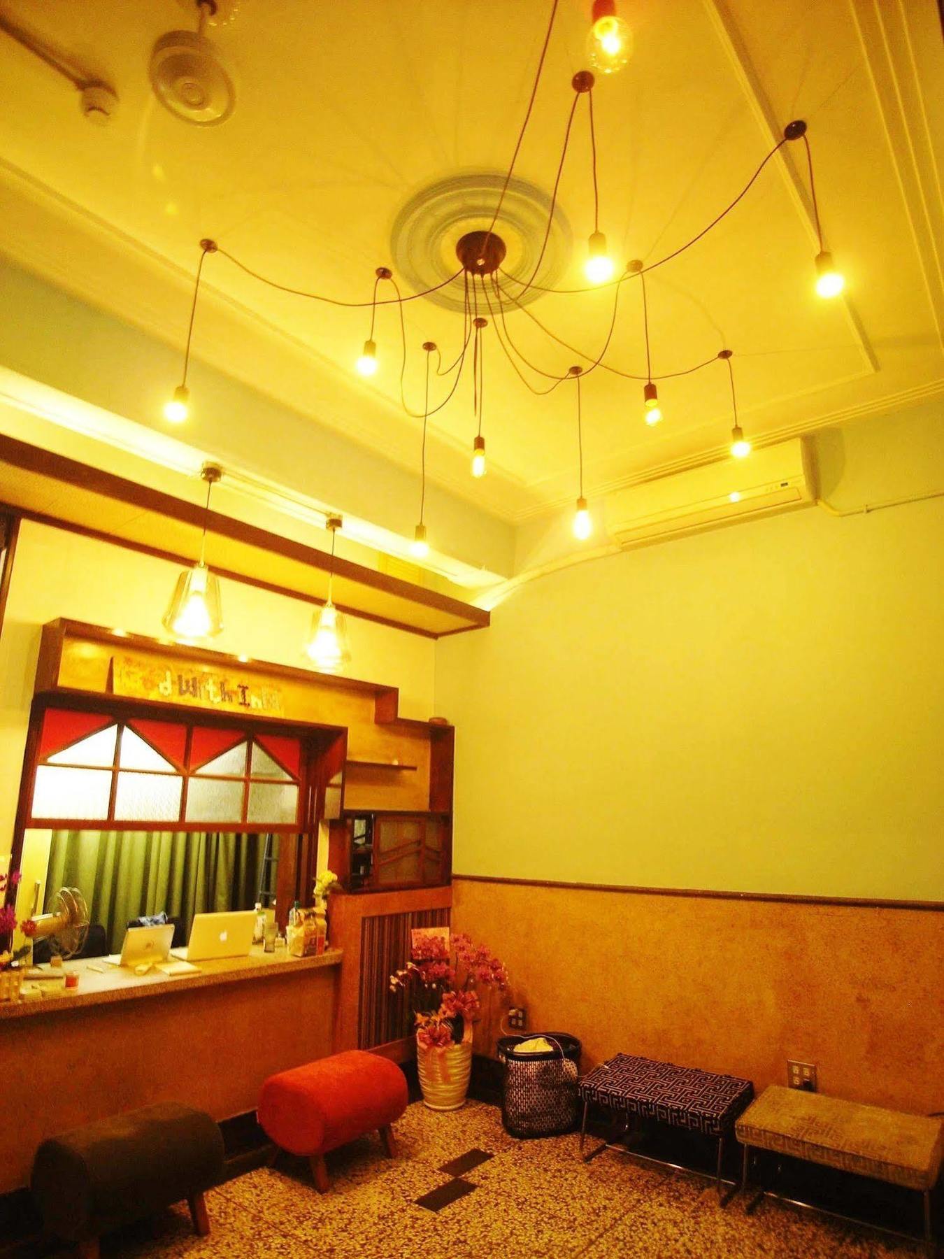 With Inn Hostel Kaohsiung Extérieur photo