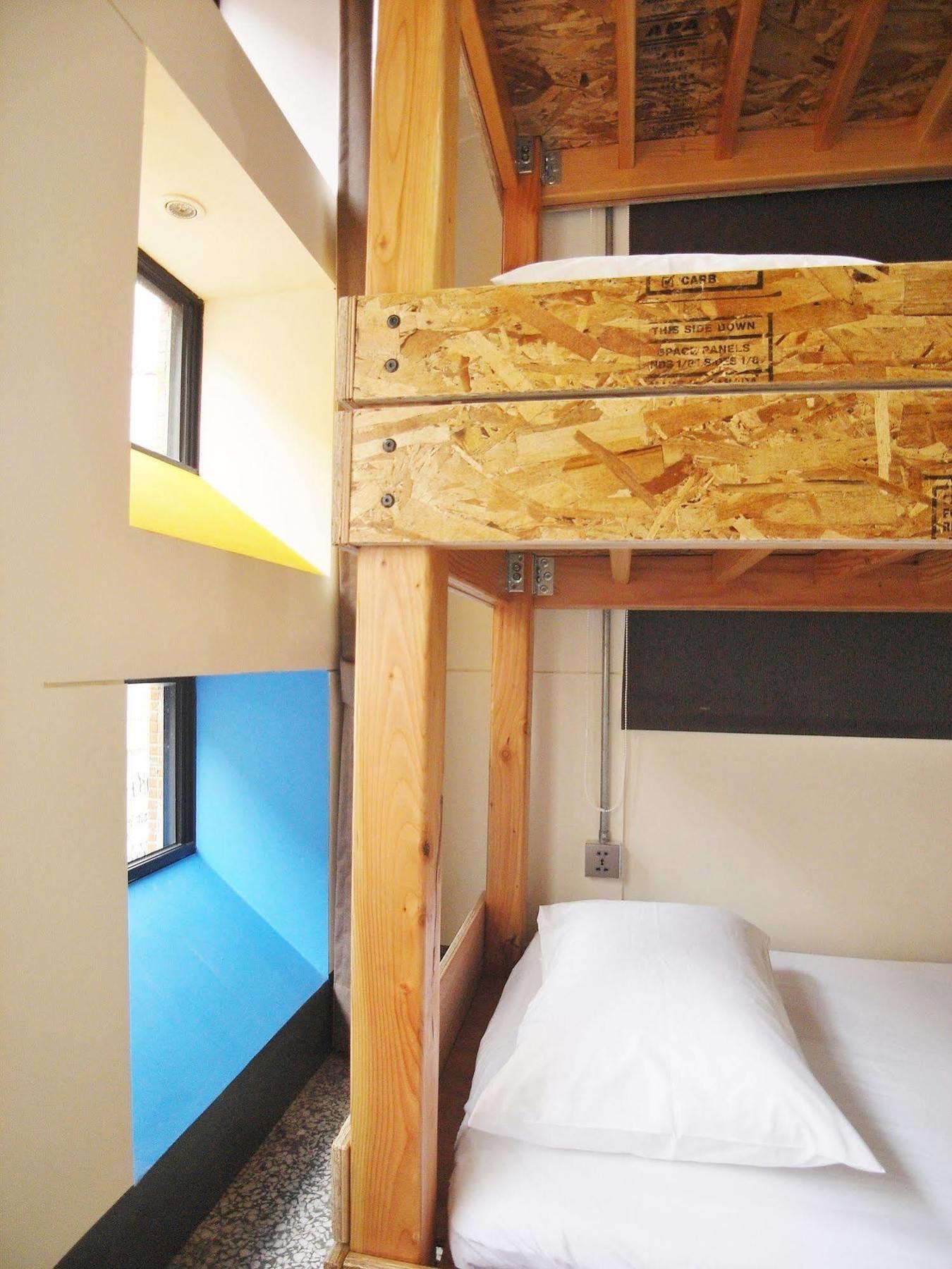 With Inn Hostel Kaohsiung Extérieur photo