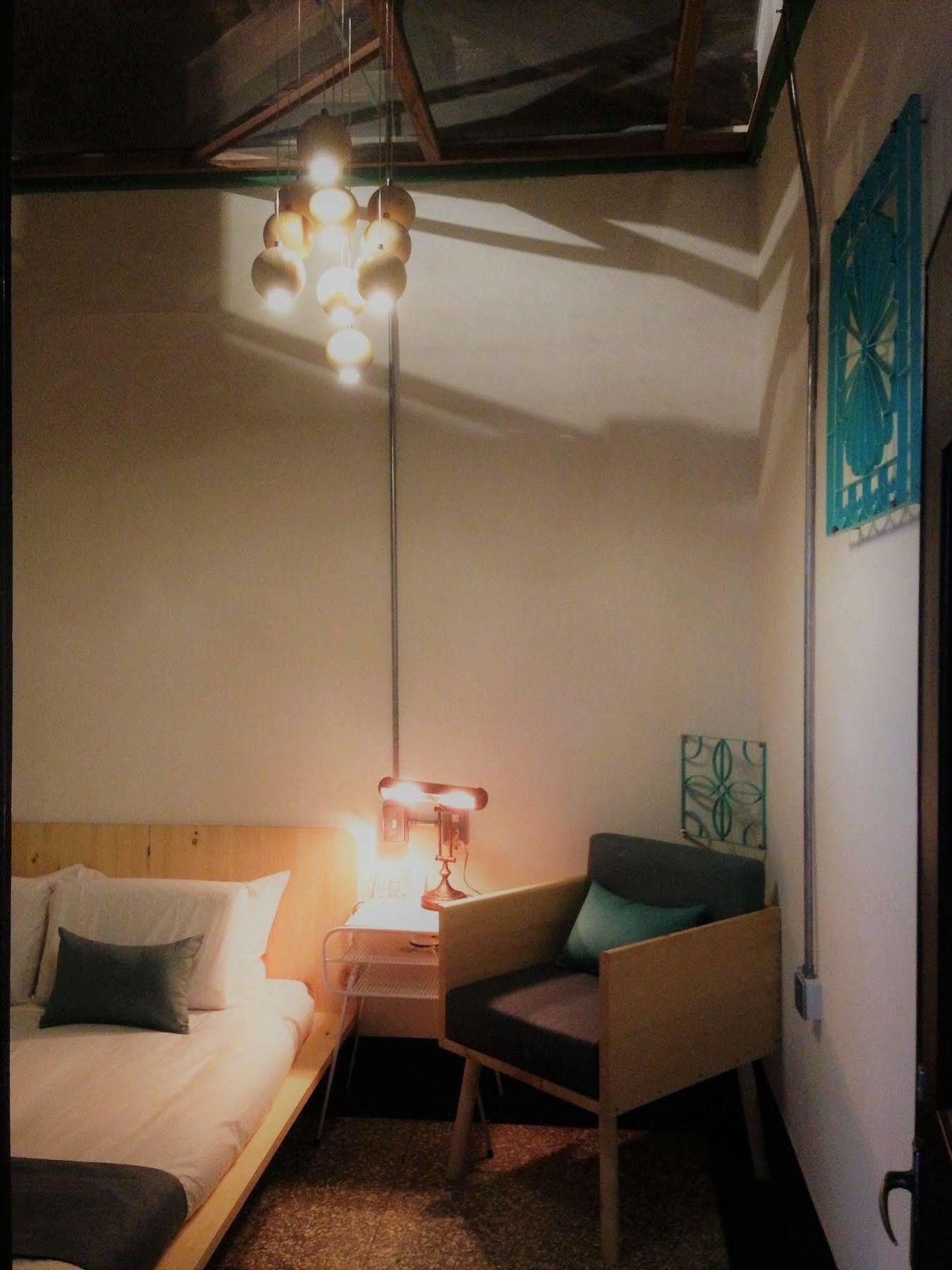 With Inn Hostel Kaohsiung Extérieur photo