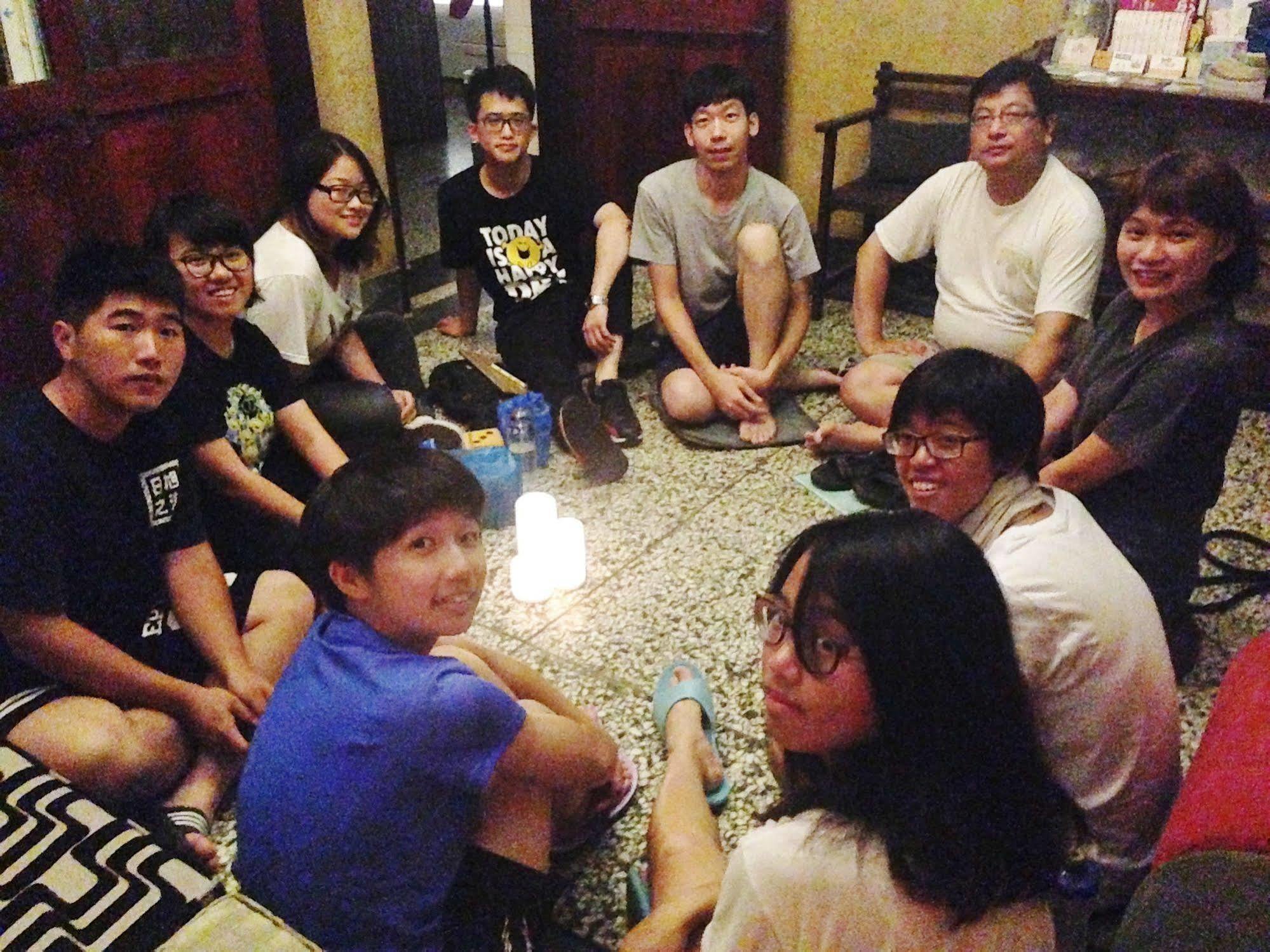 With Inn Hostel Kaohsiung Extérieur photo