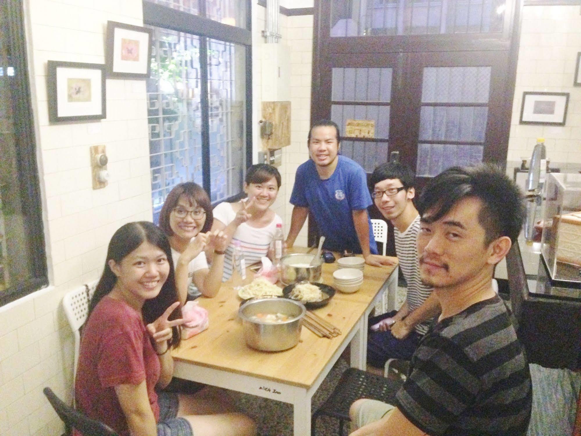 With Inn Hostel Kaohsiung Extérieur photo